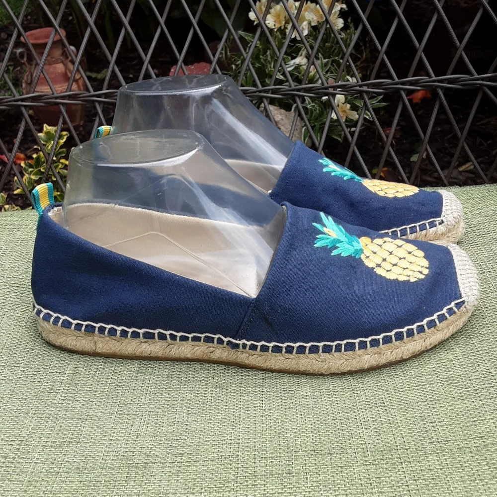 Vera Bradley Pineapple Embroidered Embellished Espadrille Size 7.